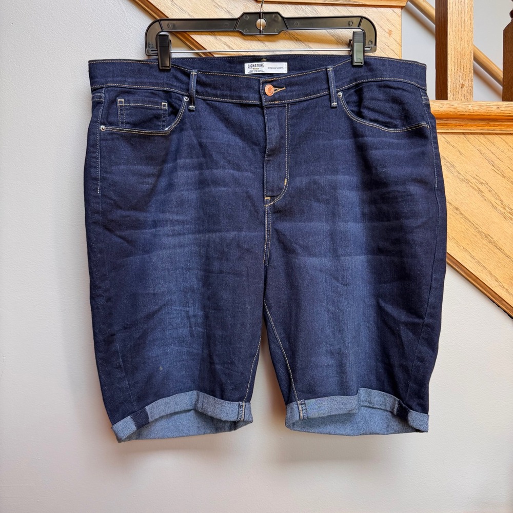 Signature by Levi Strauss Women 22 Dark Wash Bermuda Shorts Cuffed Stretch Denim - Picture 2 of 7